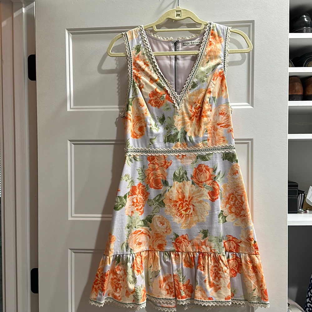 Alice + Olivia - peach floral dress with lace trim size 6